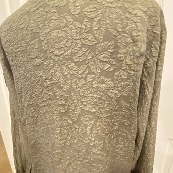 100% Silk Women Lg Sleeve Embossed Floral Button Tunic Blouse Olive Green M NWOT - Picture 5 of 10